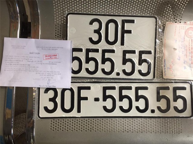 Bàn tay vàng trong làng bốc biển: Chủ xe Hyundai Santa Fe 2019 rinh biển ngũ quý 5 tại Hà Nội