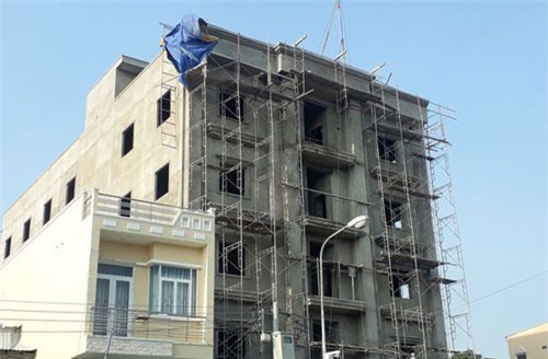 An Giang: 3 công nhân rơi từ tòa nhà đang xây, 2 người tử vong