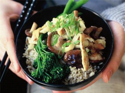 Cách làm món gà xào nấm hương mộc nhĩ thơm lừng