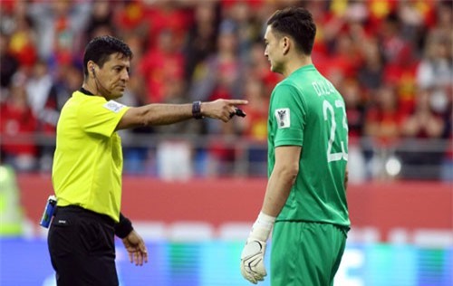 Vì sao Văn Lâm khiêu khích cầu thủ Jordan ở loạt sút 11m?