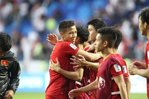 CĐV Trung Quốc: 'Biết khi nào mới làm được như ĐT Việt Nam?'