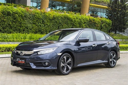 Cuộc chạy đua 'giật lùi' nhưng tăng áp trên thị trường ô tô Việt Nam