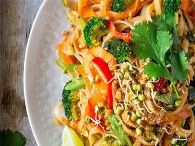 Học người Thái cách làm phở xào chay thanh nhẹ mà ngon