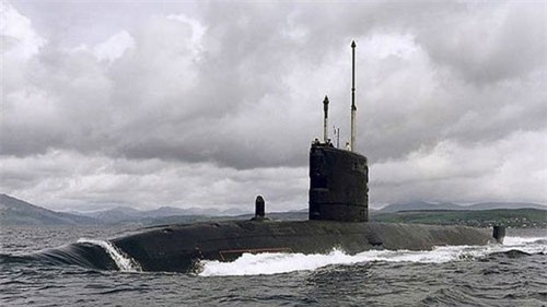 Tàu ngầm hạt nhân suýt đâm phà chở khách