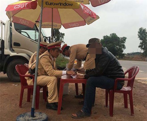 Quảng Bình: Bị phát hiện dương tính với ma túy, tài xế container khai có "đập đá"