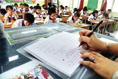 Bộ GD&ĐT chỉ thị: Tuyệt đối không giao thêm hồ sơ sổ sách cho giáo viên