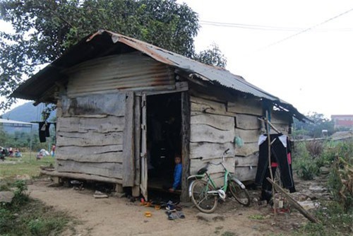 Xót xa cảnh hàng chục đứa trẻ chia nhau từng mét vuông để trọ học