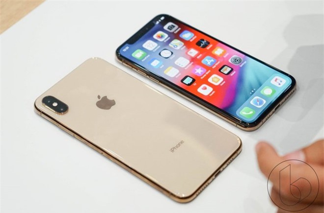 Hàng loạt điện thoại iPhone, Samsung giảm giá mạnh dịp giáp Tết