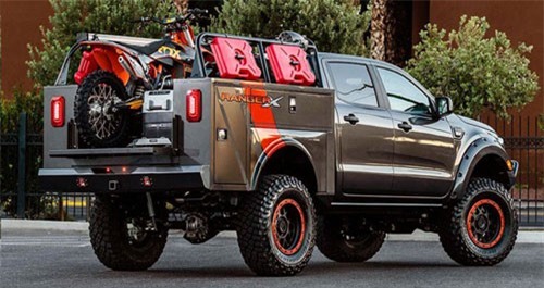 Thuế tăng mạnh xe vẫn ùn ùn về: Ôtô bán tải đón đầu tăng giá