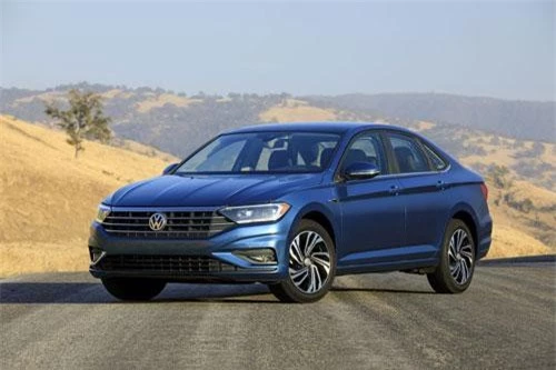 3. Volkswagen Jetta 2019 (giá khởi điểm: 18.545 USD).