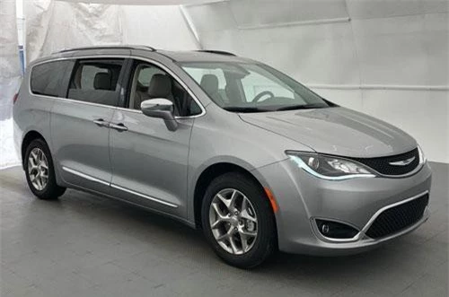 4. Chrysler Pacifica 2019 (giá khởi điểm: 26.995 USD).