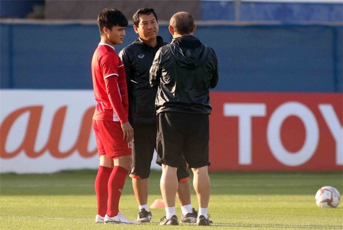 Vì sao HLV Park Hang Seo gặp riêng Quang Hải, Trọng Hoàng?