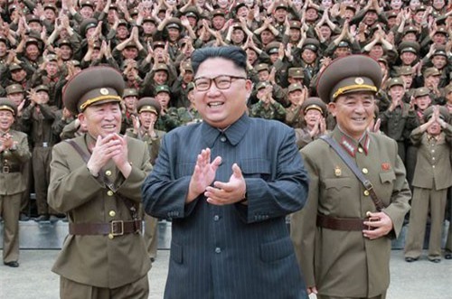 Ông Kim Jong-un tặng quà hiếm cho quan chức Triều Tiên dịp năm mới