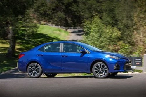 8. Toyota Corolla 2019 (giá khởi điểm: 18.700 USD).