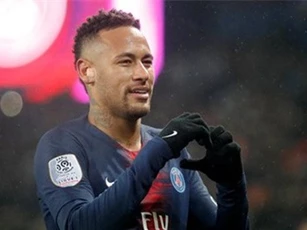 Neymar háo hức chờ đợi cuộc so tài với M.U