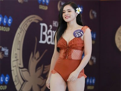 Bạn gái Trọng Đại U23 VN khoe vóc dáng quyến rũ tại Hoa hậu Bản sắc Việt toàn cầu