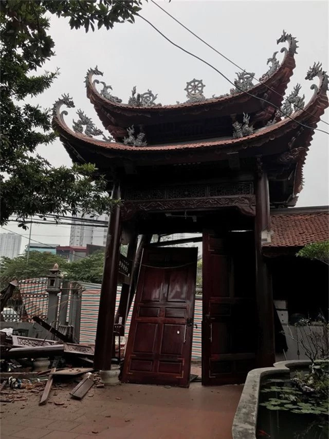 Hà Nội: Cổng chùa bị đâm đổ nát trong đêm - 3