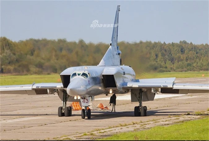 May bay nem bom Nga vua roi tung la noi khiep so cho NATO-Hinh-7