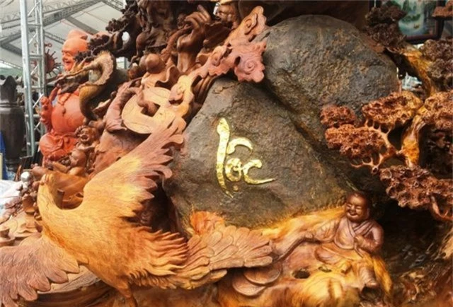 Pho tượng bằng gỗ quý nặng 3,5 tấn được rao bán 1,2 tỷ đồng - 12