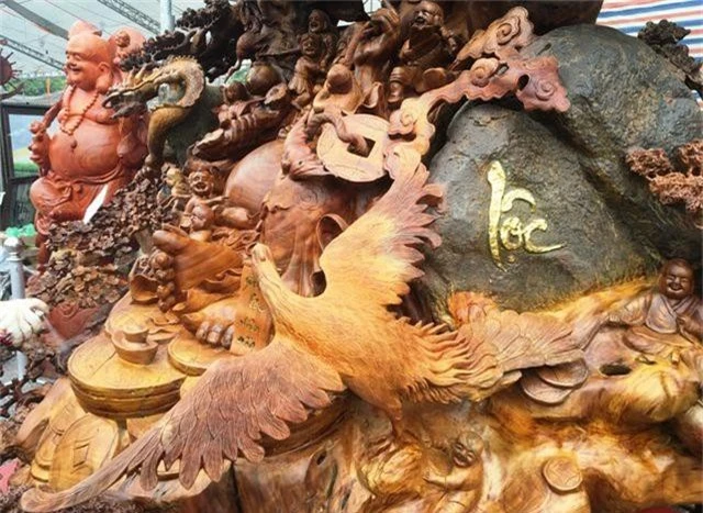 Pho tượng bằng gỗ quý nặng 3,5 tấn được rao bán 1,2 tỷ đồng - 6