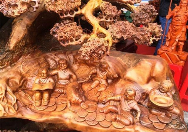 Pho tượng bằng gỗ quý nặng 3,5 tấn được rao bán 1,2 tỷ đồng - 7