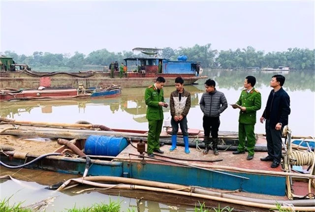 Công an nổ súng khi truy đuổi cát tặc - 1