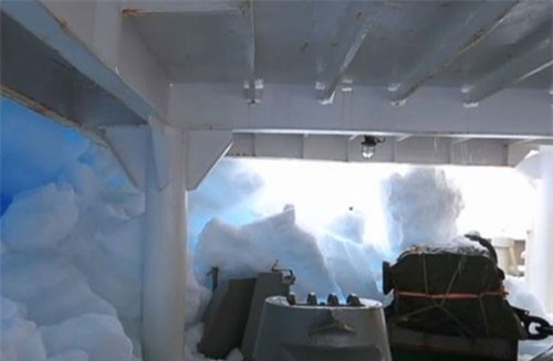 Tàu khảo sát Trung Quốc đâm phải băng Nam Cực