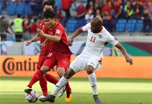 CĐV Đông Nam Á hết mình cổ vũ Việt Nam thắng Nhật Bản