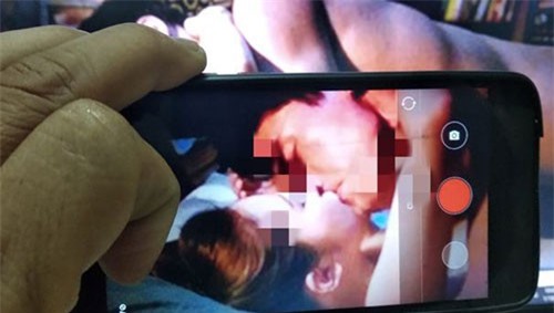 "Sở khanh" đưa bạn gái say rượu vào khách sạn, quay clip "nóng" tống tiền có thoát tội?