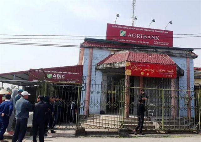Thái Bình: Bị truy cản, nghi can cướp ngân hàng dùng dao tấn công trưởng thôn