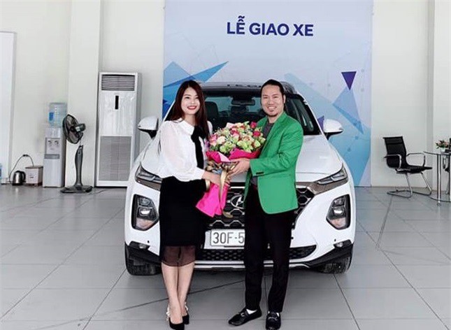 Mua Hyundai Santa Fe 2019, Vượng 'râu' cũng gặp cảnh 'bia kèm lạc'