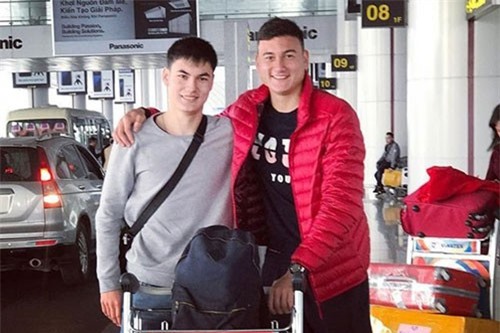 CLIP: Phì cười với khoảnh khắc Văn Lâm ‘rao bán’ em trai