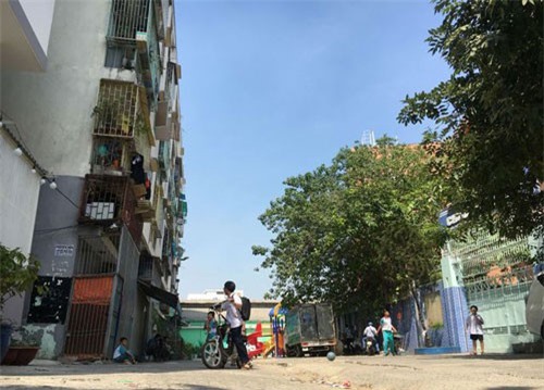 Chung cư nghiêng dọa sập "bất thình lình", yêu cầu di dân khẩn cấp