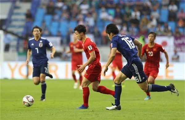 Chấm điểm cầu thủ Việt Nam: Văn Lâm quá tuyệt, Công Phượng cũng tài