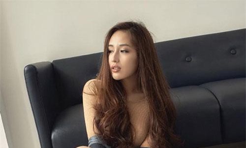 Mai Phương Thuý khiến nhiều người giật mình với set đồ bó sát màu nude 