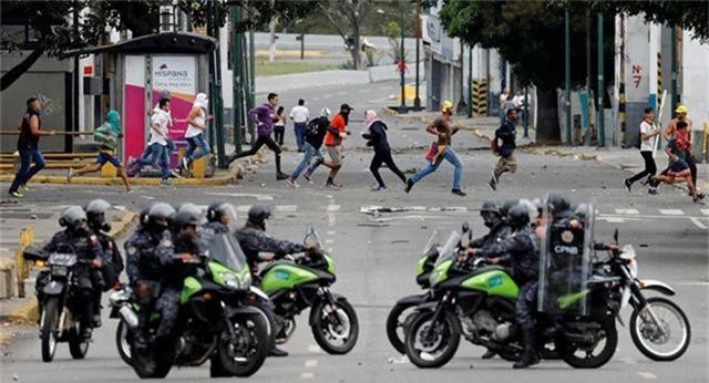 Biểu tình bùng phát tại Venezuela sau khi lãnh đạo đối lập tự nhận là tổng thống lâm thời - 7