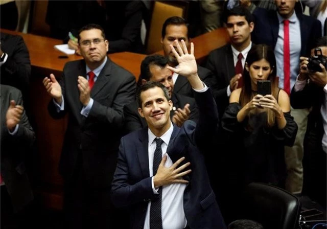 Tự nhận tổng thống lâm thời, chính trị gia 35 tuổi “dậy sóng” chính trường Venezuela - 2