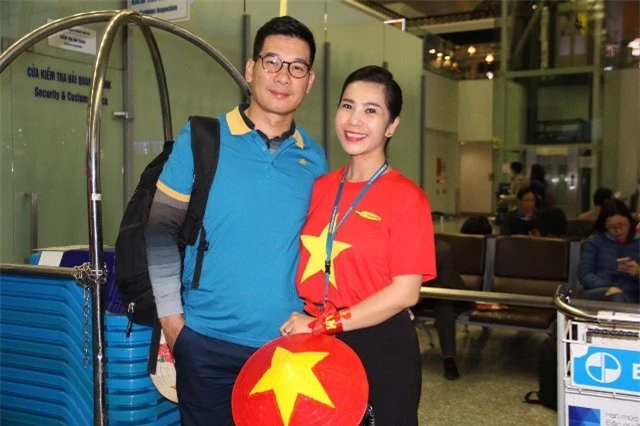 Gần 250 CĐV sẽ vượt hơn 5.400 cây số từ Hà Nội đến Dubai trên chuyến bay thẳng đặc biệt của Vietnam Airlinesđể tiếp thêm sức mạnh cho đội tuyển Việt Nam.