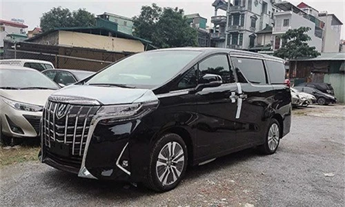 Toyota Alphard 2019 cập bên thị trường Việt, giá hơn 4 tỷ. Mẫu MPV của Toyota đã có mặt tại một số đại lý chính hãng, kèm theo mức giá công bố 4,038 tỷ đồng. (CHI TIẾT)