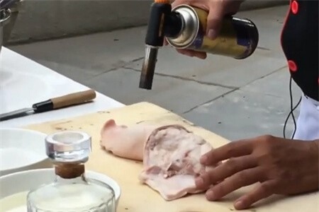 Clip: Cách làm món tai heo ngâm giấm giòn sần sật