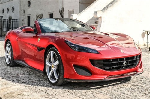 Chi tiết siêu xe mui trần, giá gần 5 tỷ của Ferrari