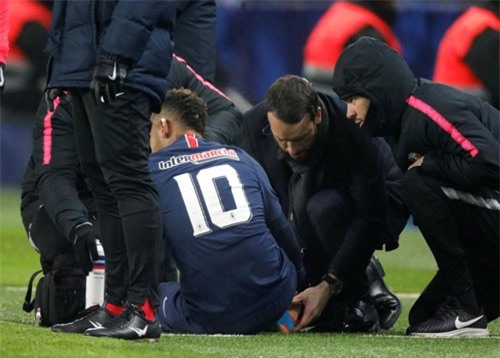 Bắng chứng cho thấy Neymar có thể lỡ hẹn 'đại chiến' với M.U