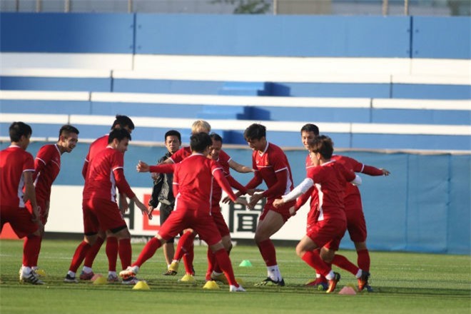 Báo châu Á khuyên Việt Nam đá 5-4-1 trước Nhật Bản