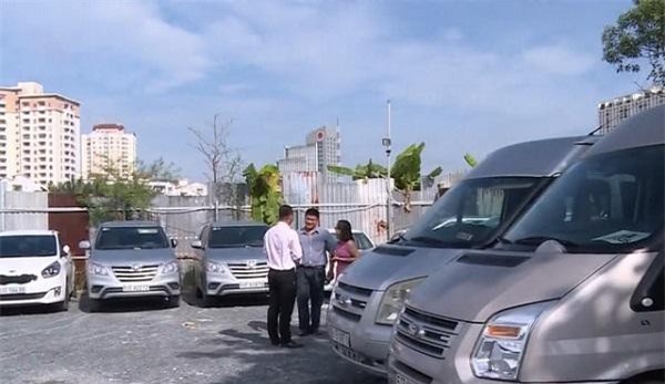 Dịch vụ cho thuê xe ô tô tự lái dịp Tết: "Khan hàng, giá cao"