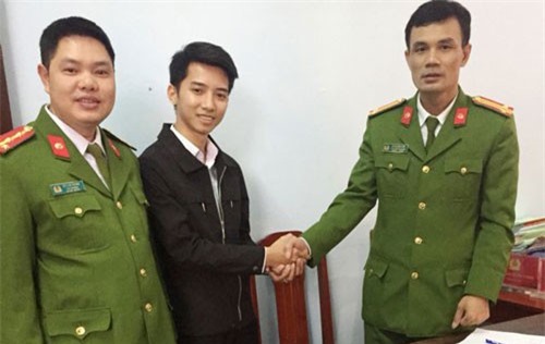 Thanh Hóa: Hai cán bộ công an trả lại 42 triệu đồng cho người bị mất