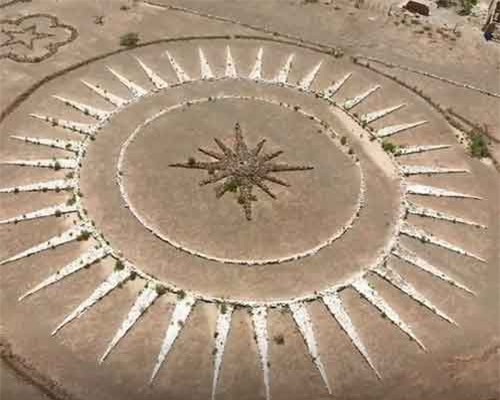 Người đàn ông Thụy Sỹ xây bãi đỗ UFO ngay giữa sa mạc vì nghe thấy lời thỉnh cầu của người ngoài hành tinh