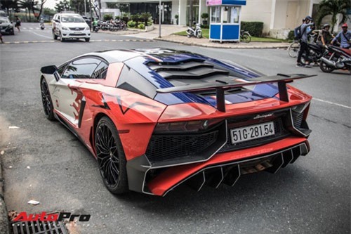 Minh “nhựa” đổi màu Lamborghini Urus, chuẩn bị hành trình siêu xe đầu tiên năm 2019