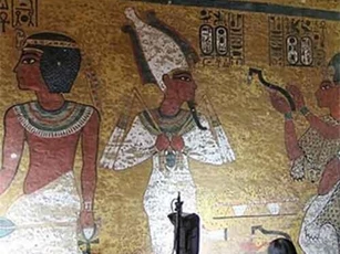 Mở lăng mộ vua Tutankhamun, choáng váng vì cảnh tượng này