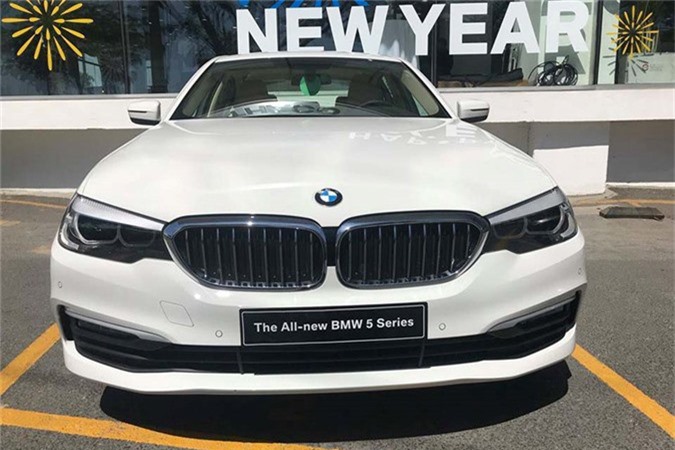 Cận cảnh BMW 5-Series 2019 mới giá 2,4 tỷ tại Việt Nam - Hình 12 Can canh BMW 5-Series 2019 moi gia 2,4 ty tai Viet Nam-Hinh-12