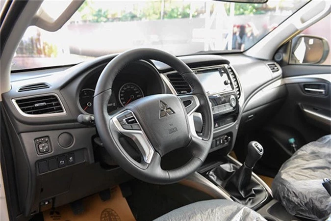 Mitsubishi Pajero Sport gia 980 trieu 